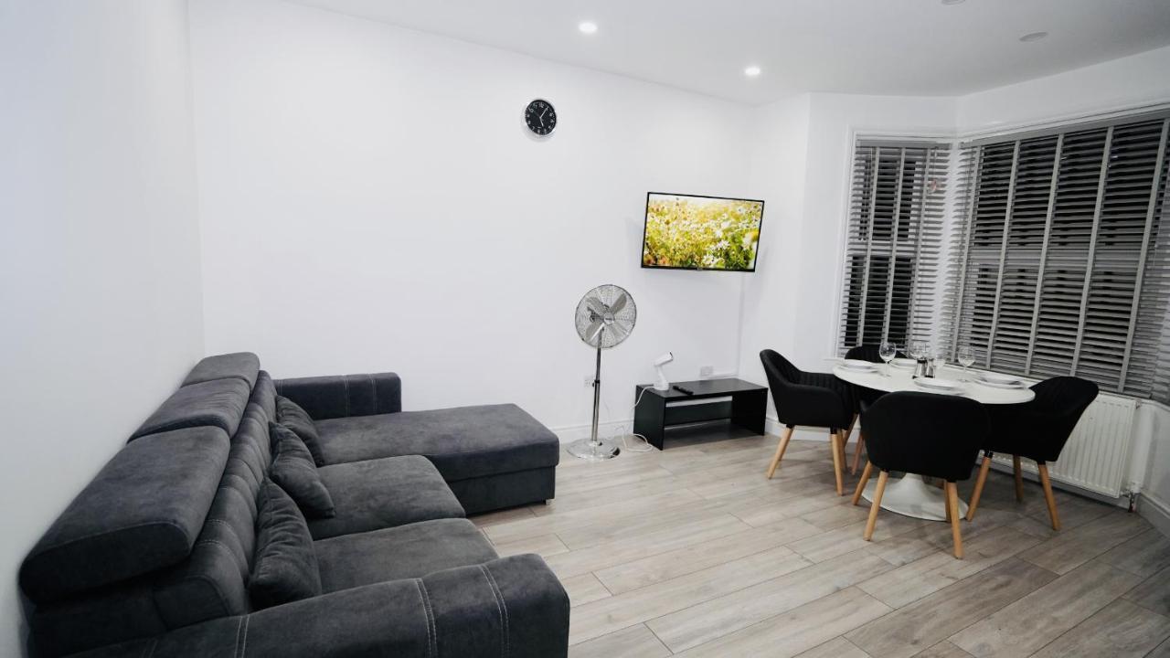 E2M Stays Lovely Apt Close To Ilford Station With Free Parking エクステリア 写真